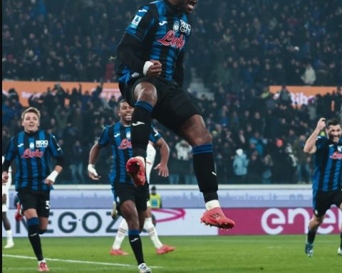 Airbone Atalanta forward Ademola Lookman