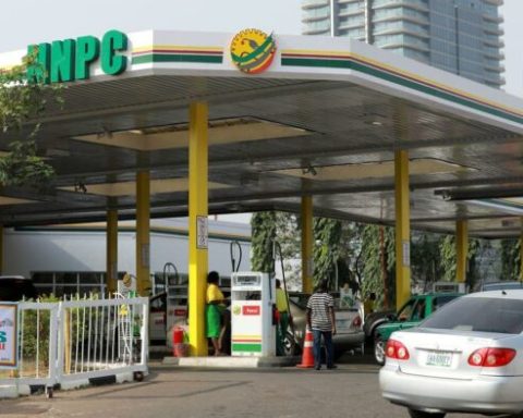 NNPCL Raises Petrol Price To N950/litre