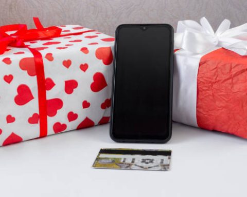 The Cheapest Phones to Gift Your Loved Ones This December