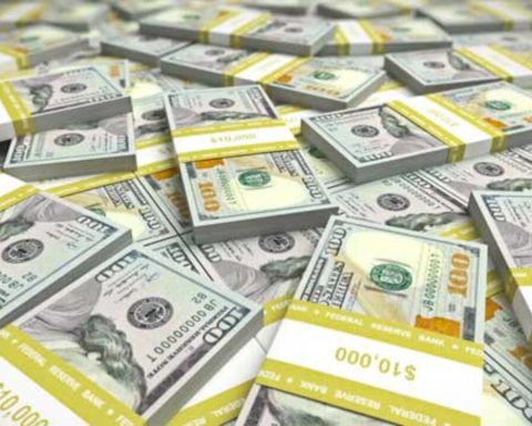 Why Weak Dollar Despite Trade War Could Benefit Nigeria – Experts