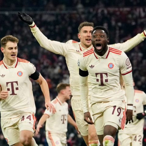 Alphonso Davies seals it for Bayern Munich