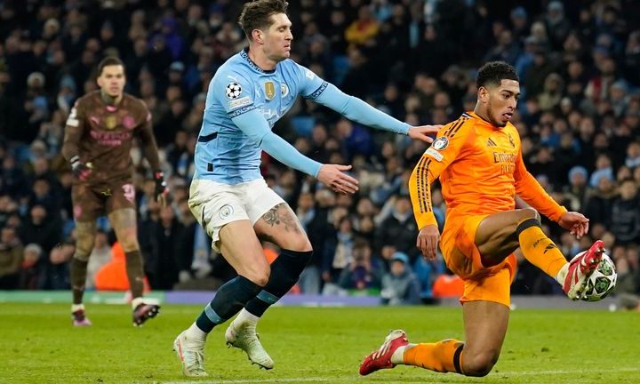 Real Madrid's Jude Bellingham delivers to sack Manchester City