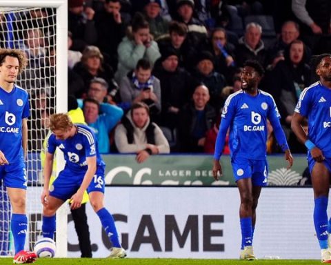 Wilfred Ndidi and teammates looking dejected in defeat by Brentford