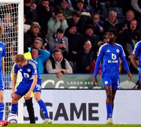 Wilfred Ndidi and teammates looking dejected in defeat by Brentford