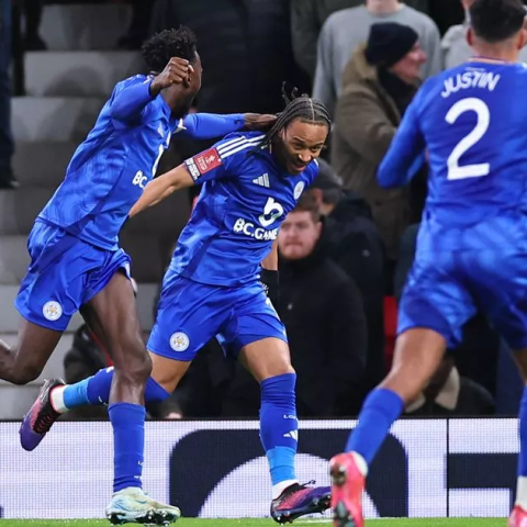 foxes shot into early lead