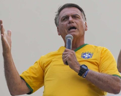 Brazil Supreme Court Orders Trial for Former President Bolsonaro Over 2022 Coup Attempt