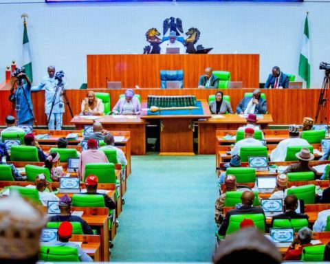 Nigerian Lawmakers Push Bill to Hand Over Control of Oil and Gas Resources To States