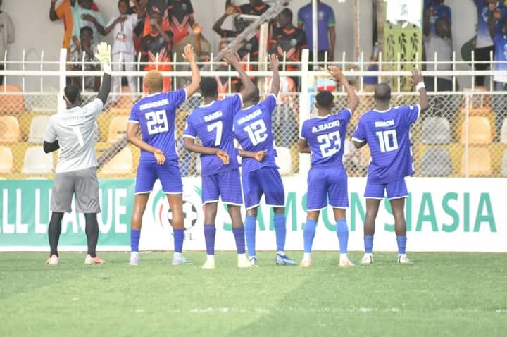 Bayelsa United players acknowleding cheers from fans after win over sc Friday