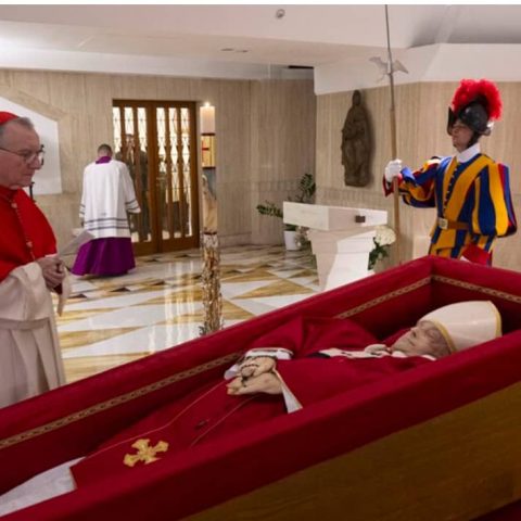 Body of Pope Francis lying in state