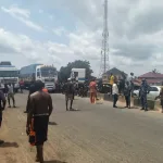 Truck Drivers Block Benin-Lagos Highway Over Alleged N10,000 Bribe Demand