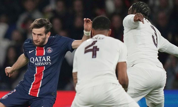 Khvicha Kvaratskhelia shot PSG ahead in Paris