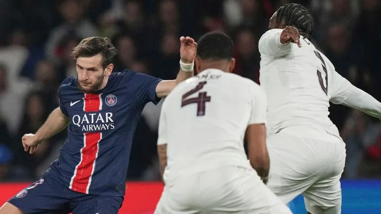 Khvicha Kvaratskhelia shot PSG ahead in Paris