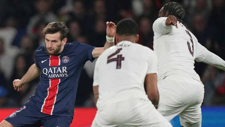 Khvicha Kvaratskhelia shot PSG ahead in Paris
