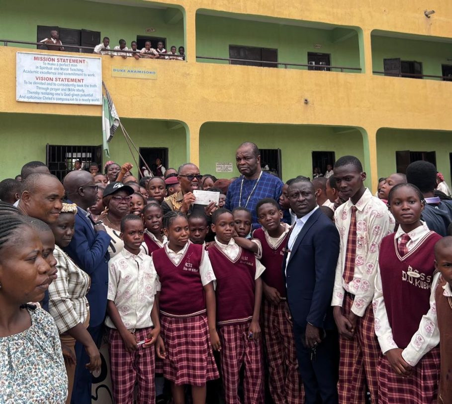 Obi DOnates N million to Anglican school Kubwa