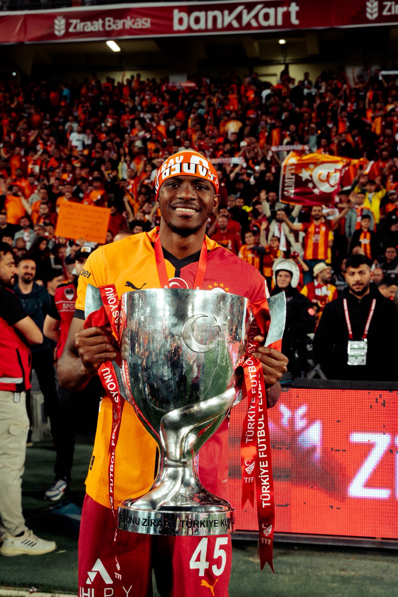 Osimhen claims first Cup at Galatasaray
