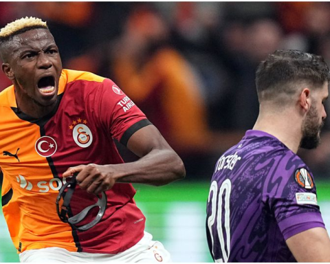 vicror Osimhen scores