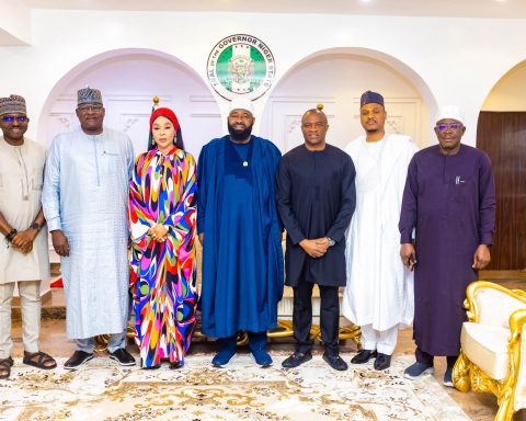 Body Of Bank CEOs Donates Relief Materials To Niger Flood Victims, Pledges Continued Support