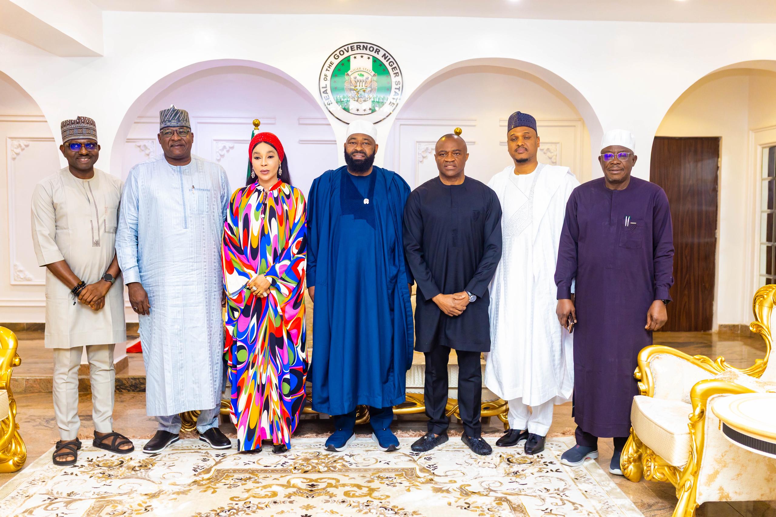 Body Of Bank CEOs Donates Relief Materials To Niger Flood Victims, Pledges Continued Support