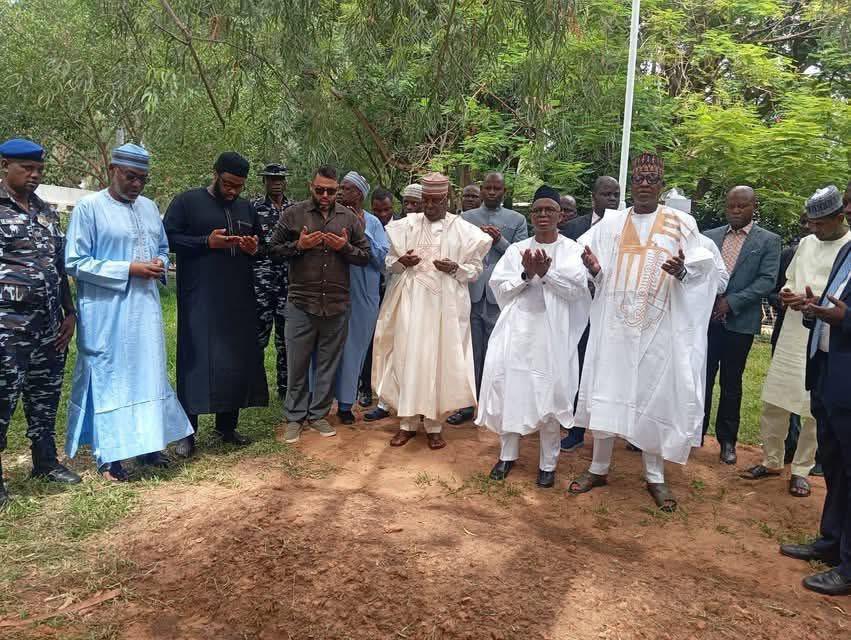 Atiku, Obi, El-Rufai, Others Pay Condolence Visit To Buhari’s Family In Daura