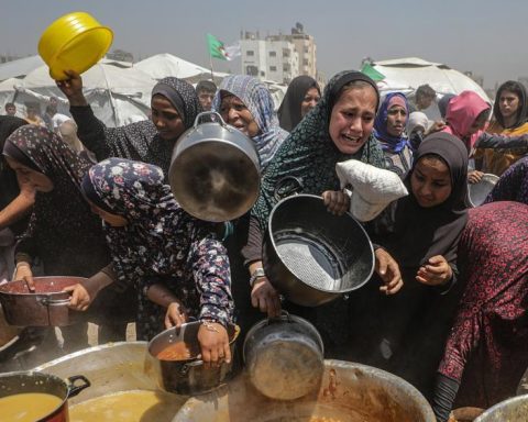 Gaza Civil Defence Spokesman Launches Hunger Strike Amid Worsening starvation